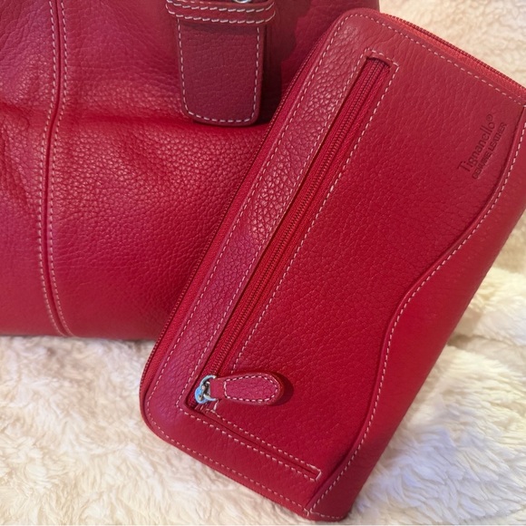 TignanelloNWT True Red Pebbled Leather Handbag and matching Wallet 8x10 - Picture 4 of 12